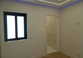 Refurbished apartment with sea view of 180 located on the Calçadão de Quarteira