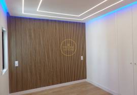 Refurbished apartment with sea view of 180 located on the Calçadão de Quarteira