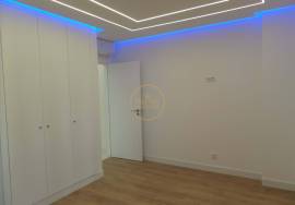 Refurbished apartment with sea view of 180 located on the Calçadão de Quarteira