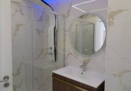 Refurbished apartment with sea view of 180 located on the Calçadão de Quarteira