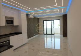 Refurbished apartment with sea view of 180 located on the Calçadão de Quarteira