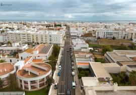 Traditional Charm with a Modern Touch – Typical 2 Bedroom Villa from Olhanense with Rooftop and Patio