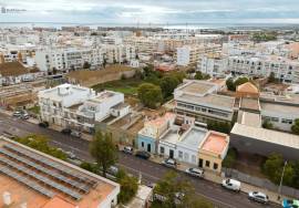 Traditional Charm with a Modern Touch – Typical 2 Bedroom Villa from Olhanense with Rooftop and Patio