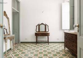 Traditional Charm with a Modern Touch – Typical 2 Bedroom Villa from Olhanense with Rooftop and Patio