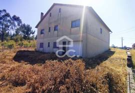 Unfinished house on a 820m2 plot.