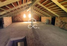 Unfinished house on a 820m2 plot.