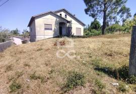 Unfinished house on a 820m2 plot.