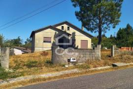 Unfinished house on a 820m2 plot.