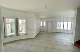 Refurbished 4 bedroom villa with sea views in Ericeira