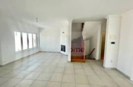 Refurbished 4 bedroom villa with sea views in Ericeira