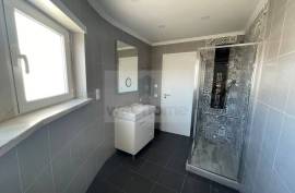 Refurbished 4 bedroom villa with sea views in Ericeira