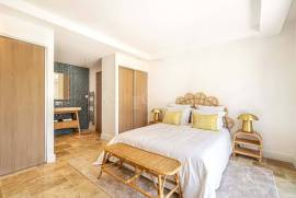 Faro – 5-bedroom villa in private condominium