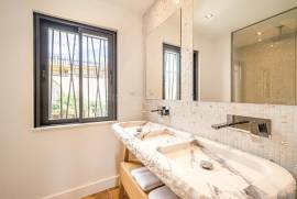 Faro – 5-bedroom villa in private condominium