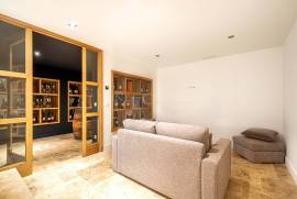 Faro – 5-bedroom villa in private condominium