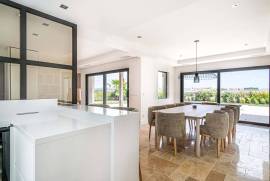 Faro – 6-bedroom villa in private condominium