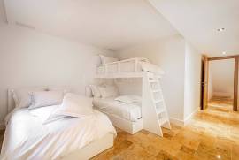 Faro – 4-bedroom villa in private condominium