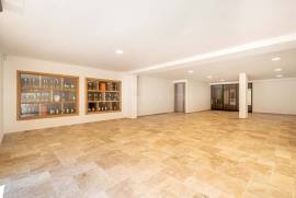 Faro – 4-bedroom villa in private condominium