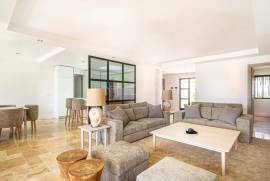 Faro – 4-bedroom villa in private condominium