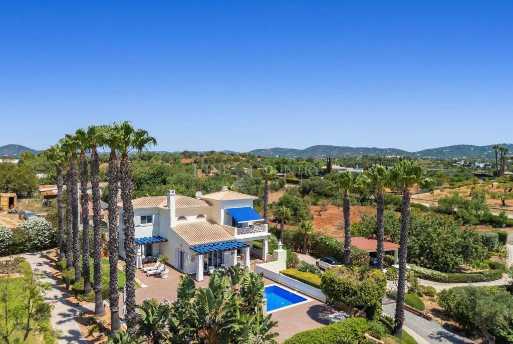 Olhão - Algarve Spacious 4‑Bedroom villa: pool, orchard – 12 km from Airport