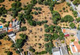 Loulé: Large plot for sale in Urban area