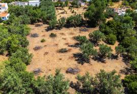 Loulé: Large plot for sale in Urban area