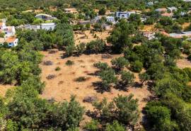 Loulé: Large plot for sale in Urban area