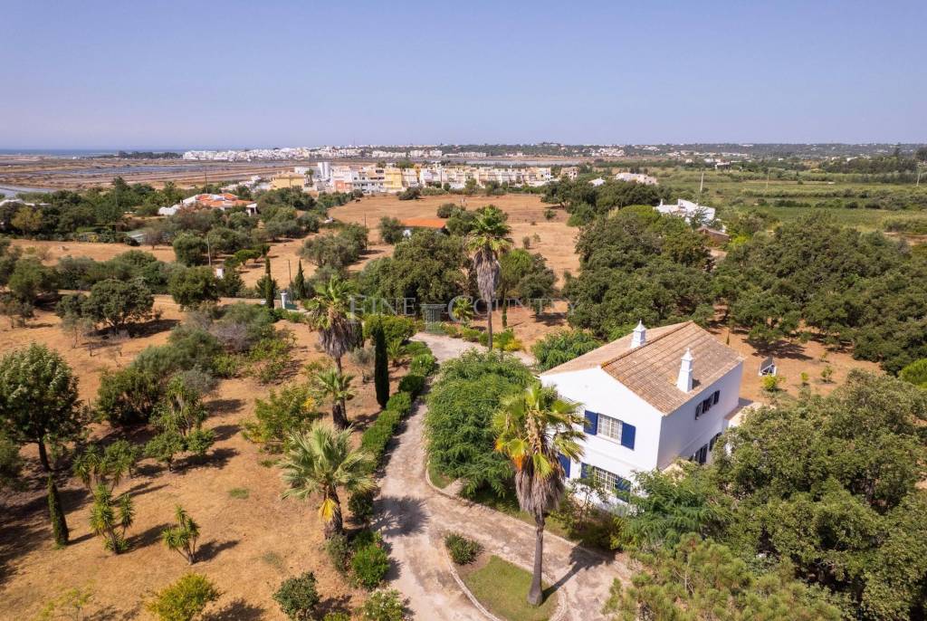 Tavira – Arroteia - Peaceful 3-bedroom villa with garden and sea views near the Ria Formosa.