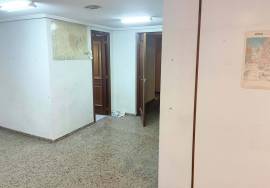 Commercial premises for sale with mezzanine. Possibility of housing.