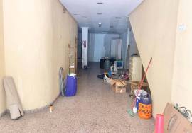 Commercial premises for sale with mezzanine. Possibility of housing.