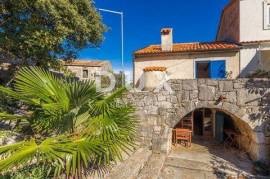ISLAND OF KRK, KORNIĆ - Authentic stone house with a courtyard