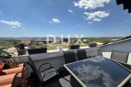ZADAR, CRNO - Spacious apartment with terrace and sea view!