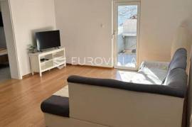 Zadar, Biograd na Moru, two-bedroom apartment with a garden in an excellent location