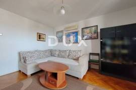 CRIKVENICA - Spacious apartment with sea view, ideal for living or renting!