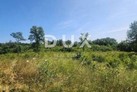 ISTRIA, BARBAN - Building land in front of a green area