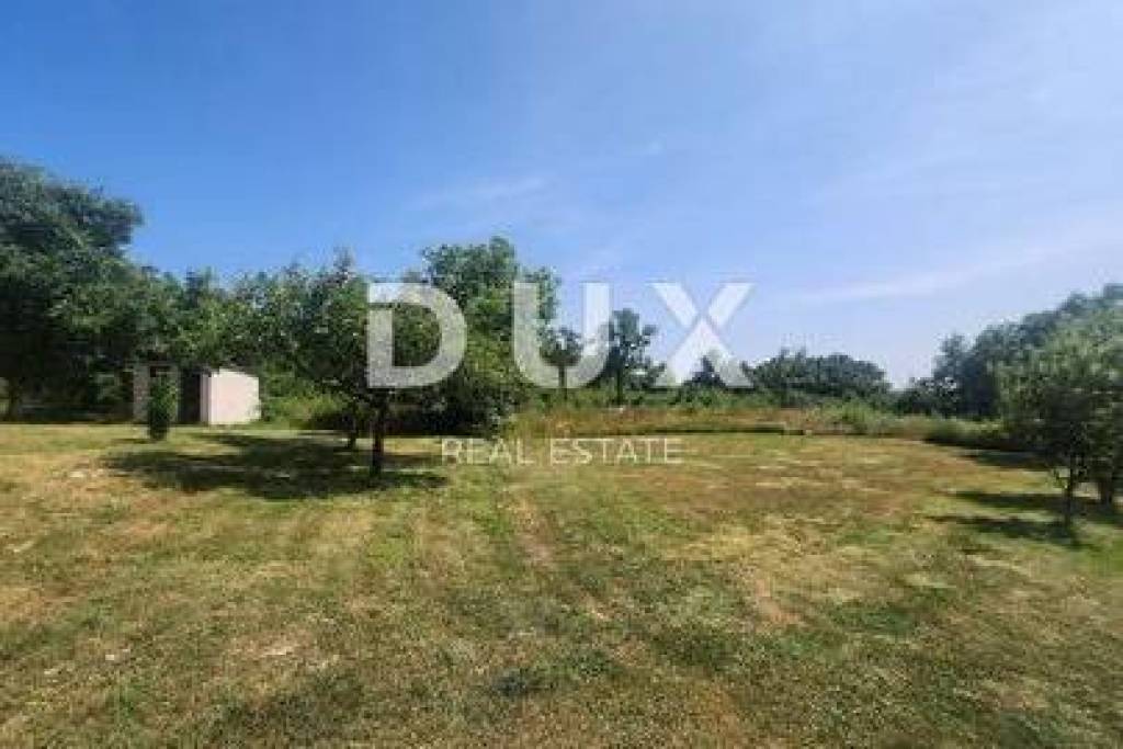 ISTRIA, BARBAN - Beautiful building land in front of a green area