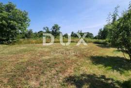 ISTRIA, BARBAN - Spacious building land in front of a green area