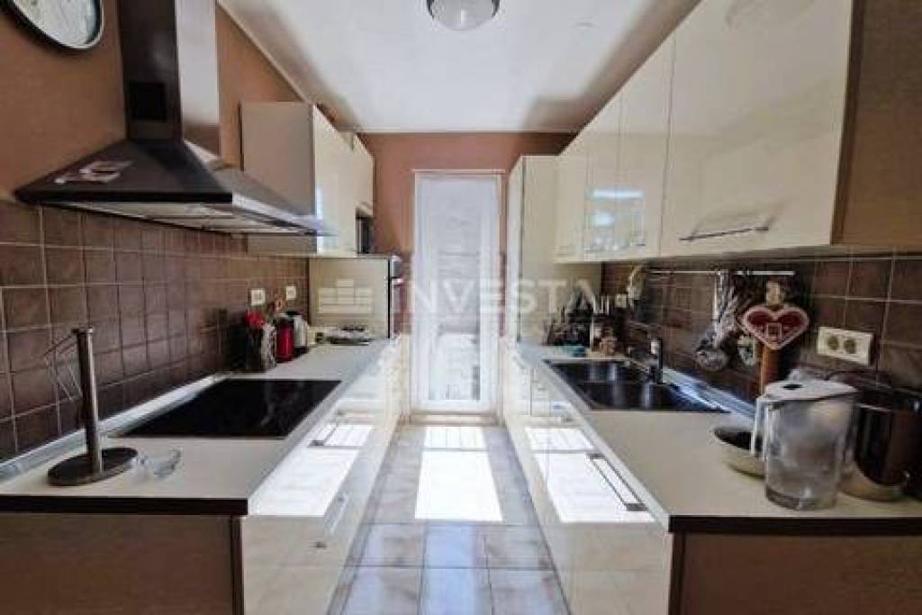 Fažana center, apartment with 3 bedrooms and 2 bathrooms, 350 m from the beach