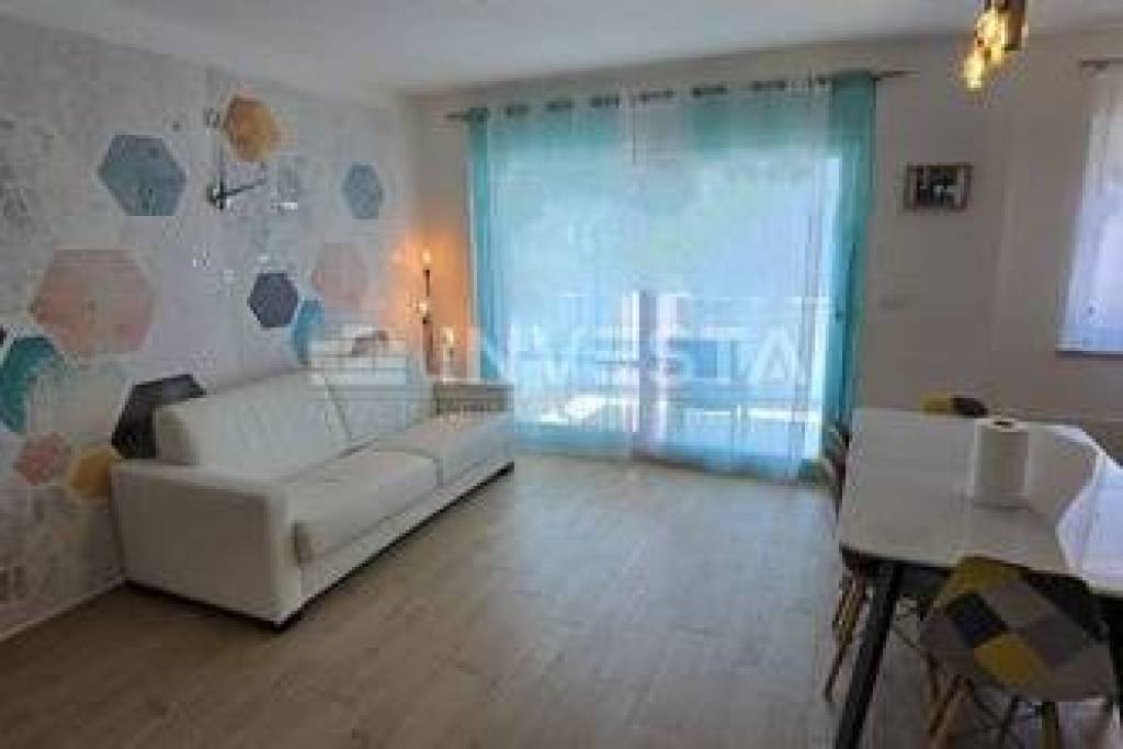 Štinjan, one-bedroom apartment in a small building with a garage