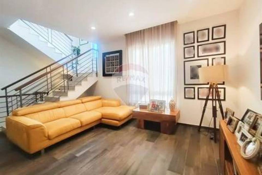 HAMRUN (Border to Santa Venera) - SOLITARY DUPLEX MAISONETTE