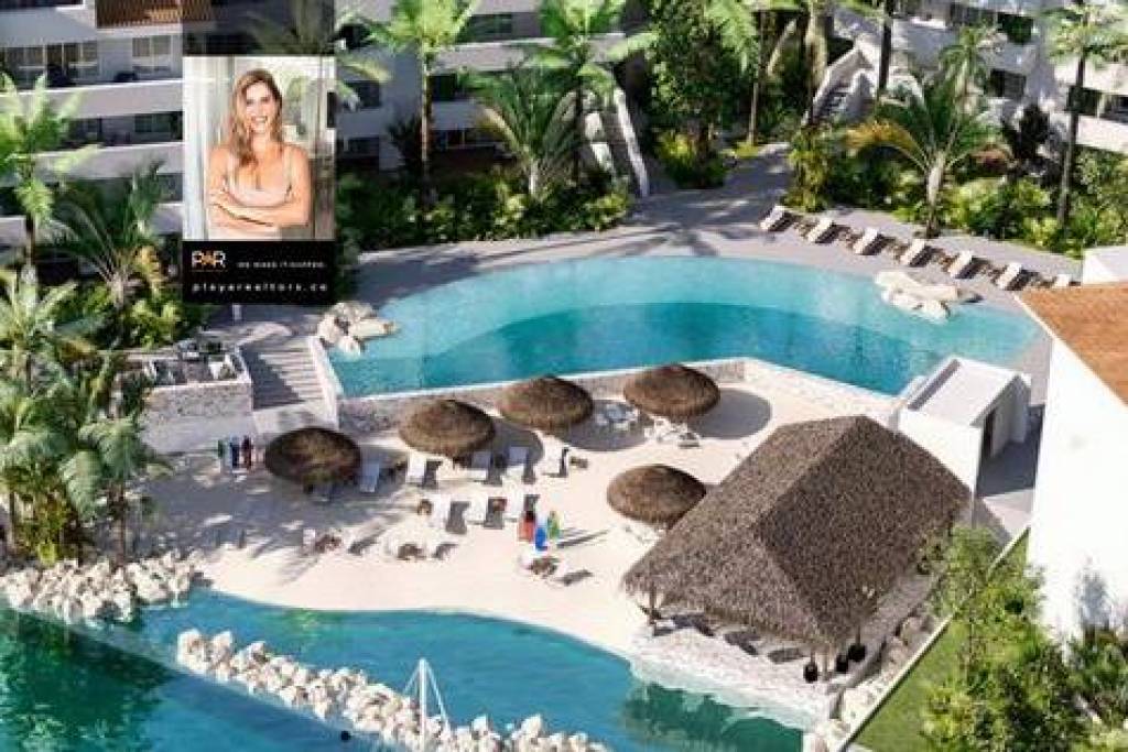 Sophisticated 3 BDR Apartment with Expansive Terrace in Puerto Aventuras