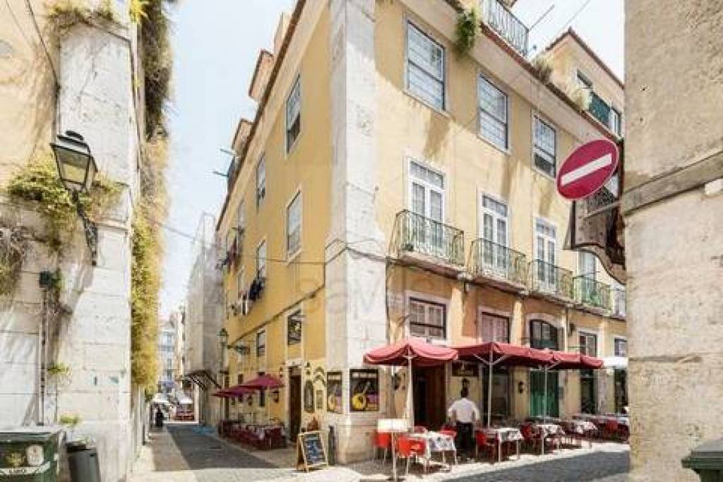 Historic Pombaline Building for sale in Prime Lisbon Location