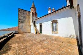 Noble palatial building in the centre of Évora