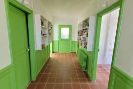 Beautifully Renovated 50's House On 700 M2 Of Land With Swimming Pool And 2 Outbuildings Including A Freelance Practice.