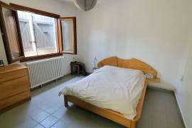 Beautifully Renovated 50's House On 700 M2 Of Land With Swimming Pool And 2 Outbuildings Including A Freelance Practice.