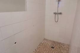 Beautifully Renovated 50's House On 700 M2 Of Land With Swimming Pool And 2 Outbuildings Including A Freelance Practice.