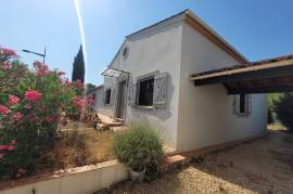 Beautifully Renovated 50's House On 700 M2 Of Land With Swimming Pool And 2 Outbuildings Including A Freelance Practice.