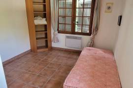 Beautifully Renovated 50's House On 700 M2 Of Land With Swimming Pool And 2 Outbuildings Including A Freelance Practice.