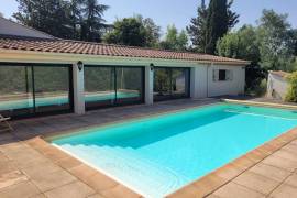 Beautifully Renovated 50's House On 700 M2 Of Land With Swimming Pool And 2 Outbuildings Including A Freelance Practice.