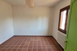 Beautifully Renovated 50's House On 700 M2 Of Land With Swimming Pool And 2 Outbuildings Including A Freelance Practice.