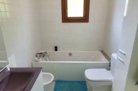 Beautifully Renovated 50's House On 700 M2 Of Land With Swimming Pool And 2 Outbuildings Including A Freelance Practice.